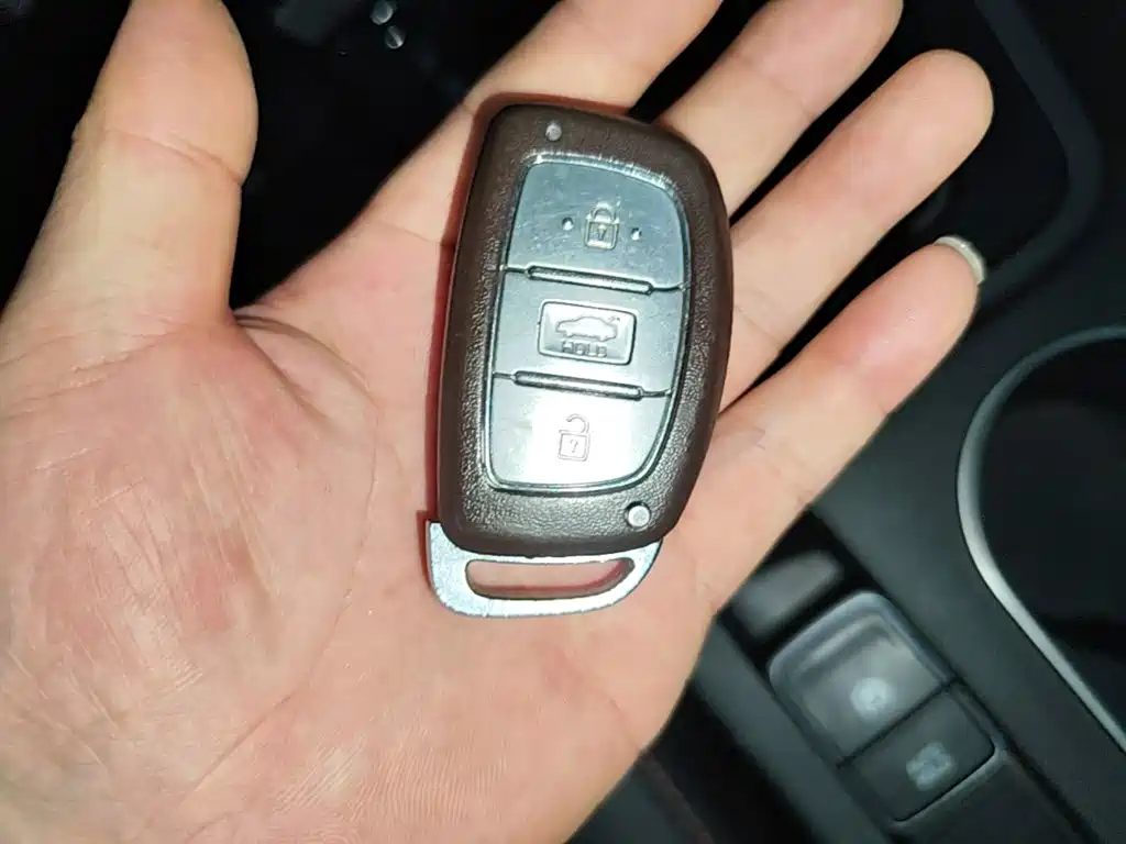 Hyundai Elantra — миниатюра 9