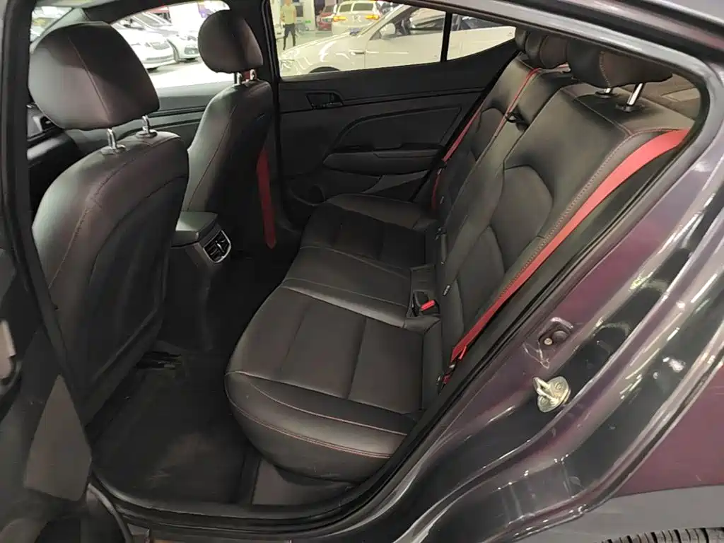 Hyundai Elantra — миниатюра 17