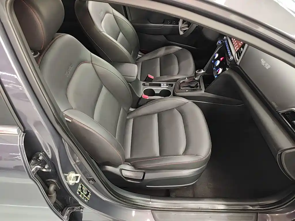 Hyundai Elantra — миниатюра 25