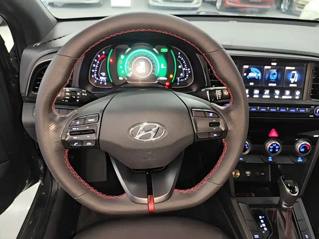 Hyundai Elantra — миниатюра 11