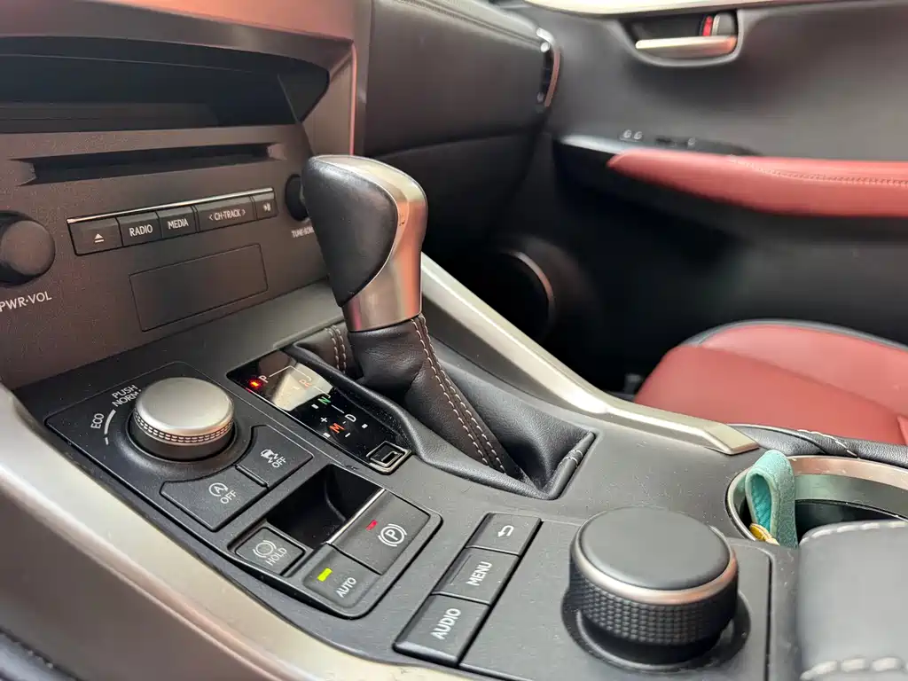 Lexus NX — миниатюра 6