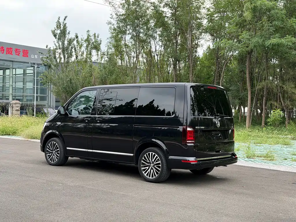Volkswagen Multivan — миниатюра 5