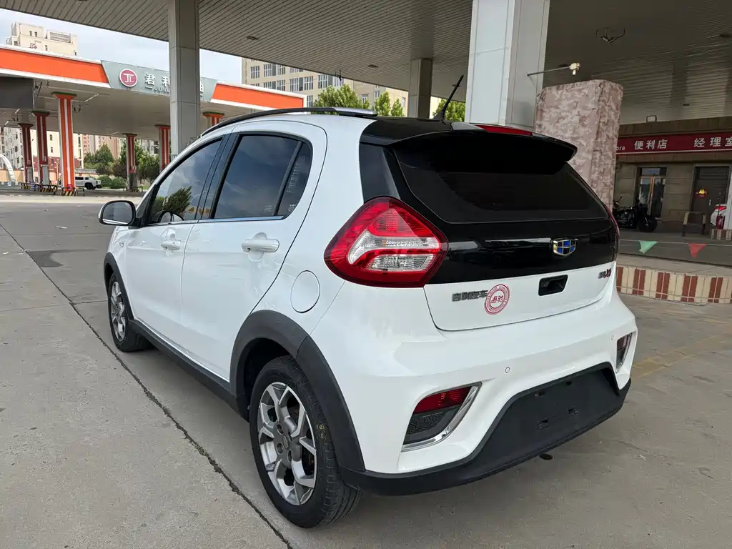 Geely Vision X1 — миниатюра 12