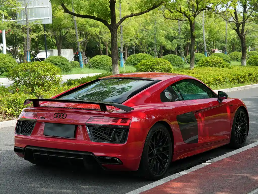 AUDI R8