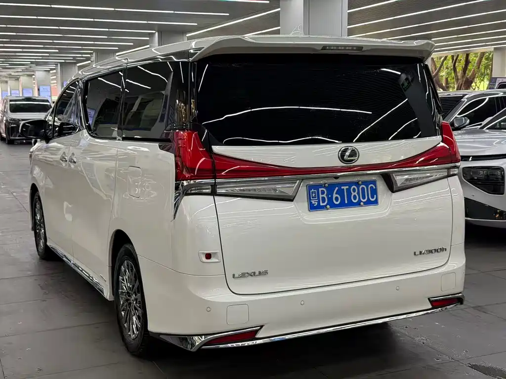 Lexus LM — миниатюра 13