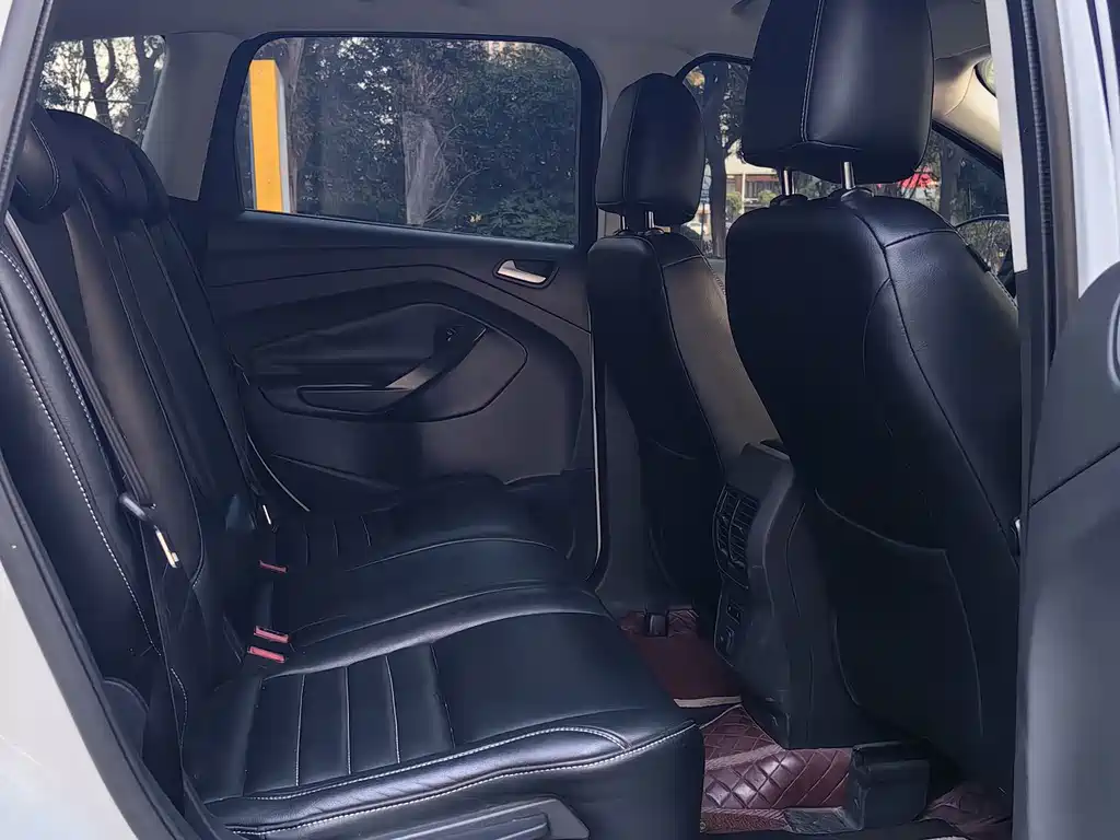 Ford Kuga — миниатюра 7
