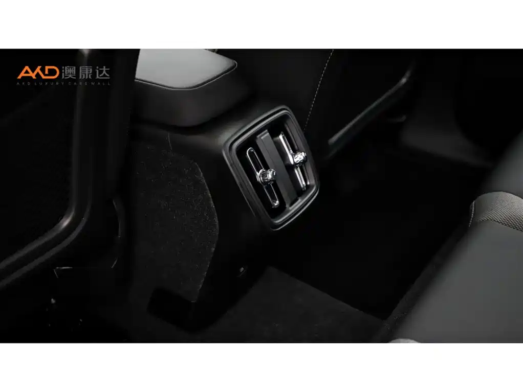 Volvo XC40 — миниатюра 9