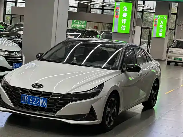 HYUNDAI ELANTRA