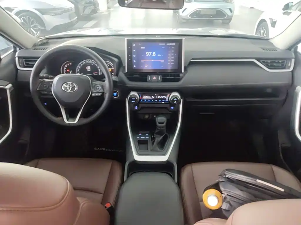 Toyota RAV4 — миниатюра 13