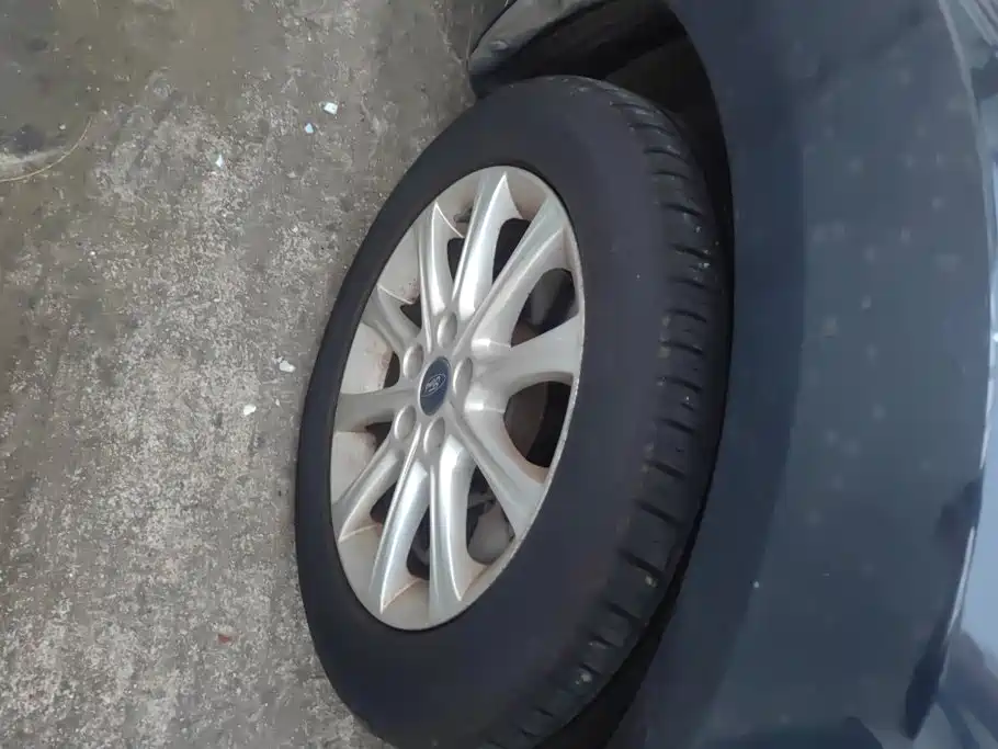 Ford Mondeo — миниатюра 6