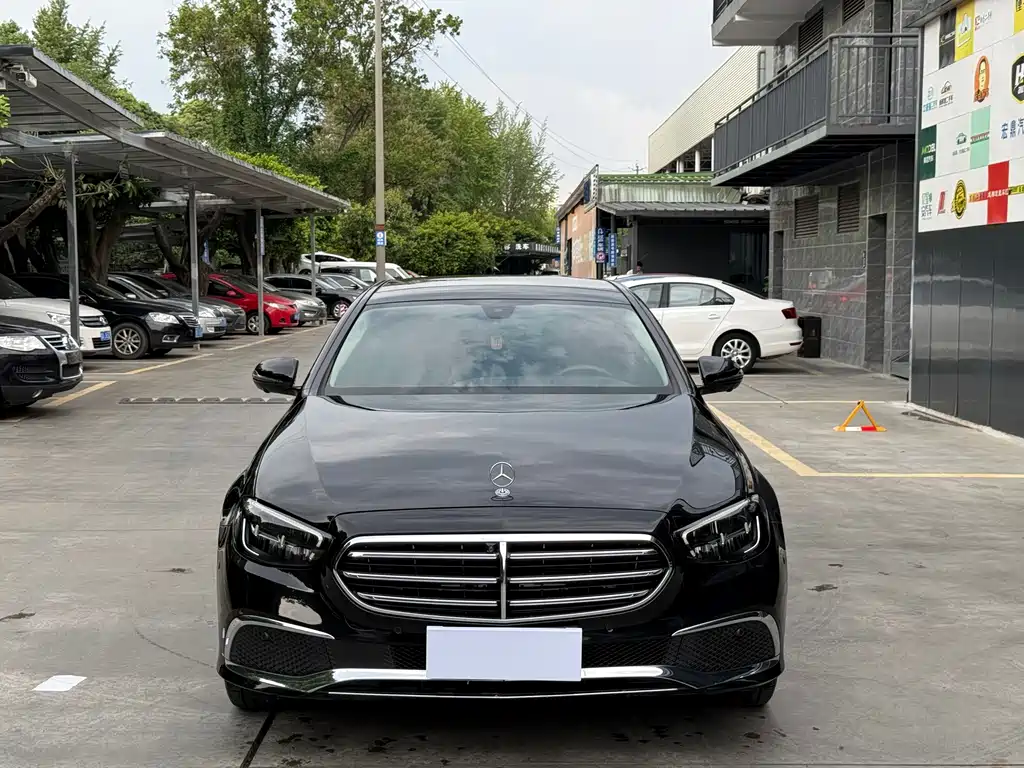 Mercedes-Benz E-Class — миниатюра 2