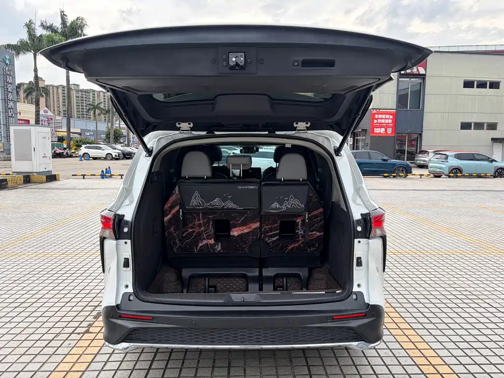 Toyota Granvia — миниатюра 9