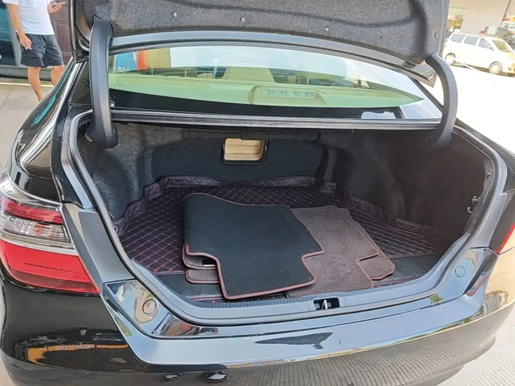 Toyota Camry — миниатюра 19