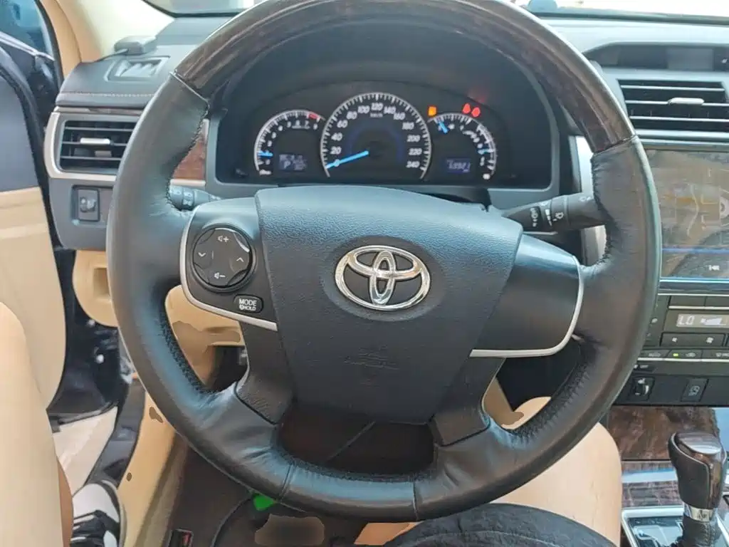 Toyota Camry — миниатюра 11