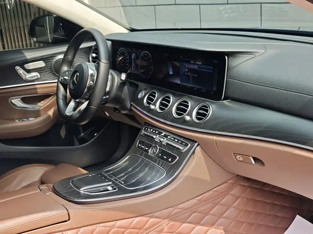 Mercedes-Benz E-Class — миниатюра 7