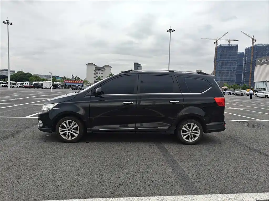 Baojun 730 2016 1.5L MT Comfort 7 мест V