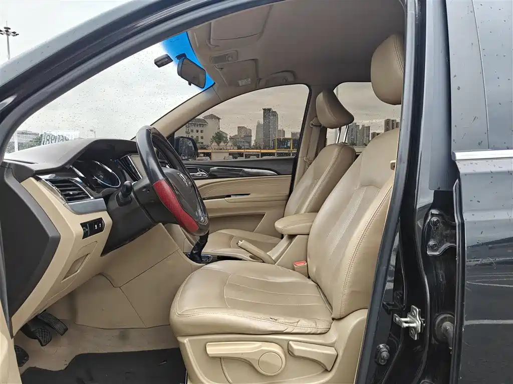 Baojun 730 2016 1.5L MT Comfort 7 мест V
