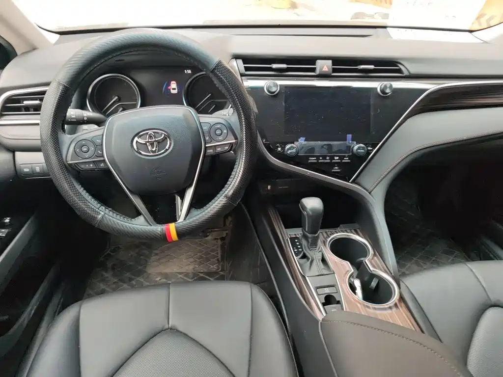 Toyota Camry — миниатюра 5