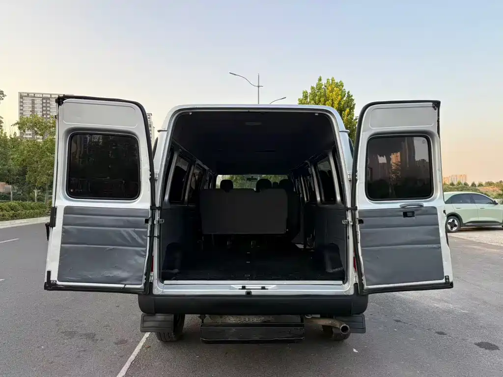 Ford Transit Classic — миниатюра 12