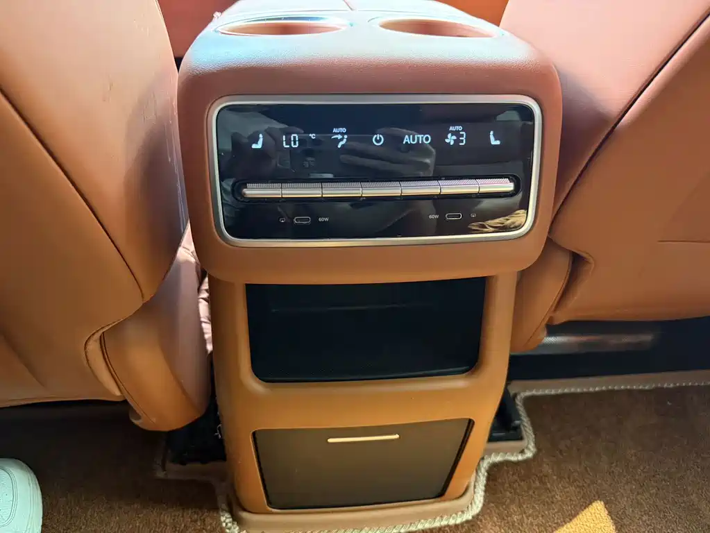 Li Auto Li L8 — миниатюра 10