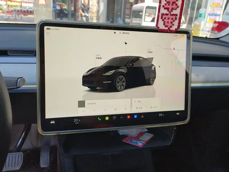 Tesla Model Y — миниатюра 14