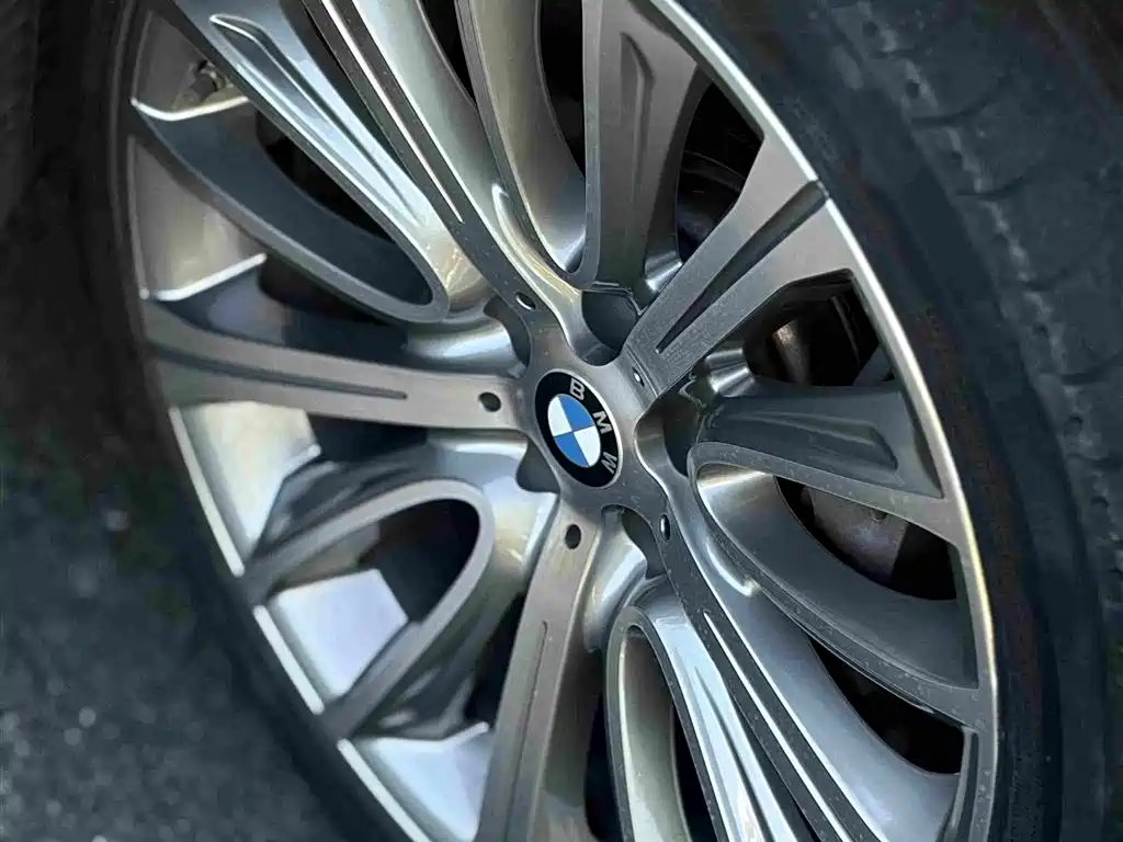BMW 7 Series — миниатюра 8