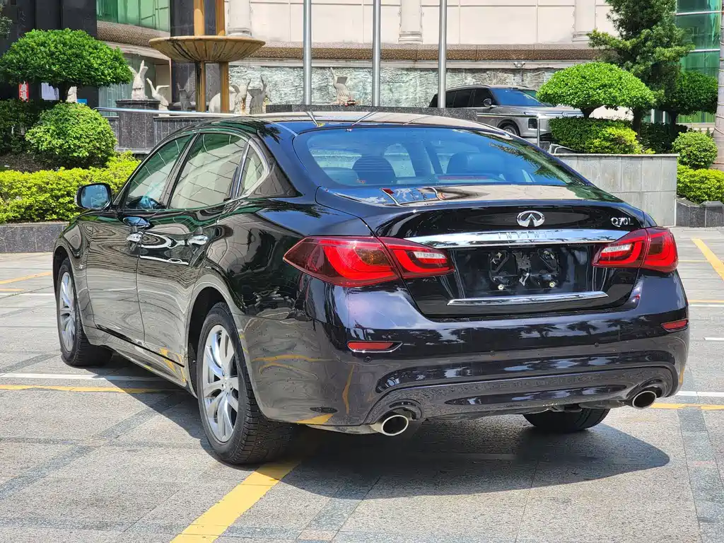 Infiniti Q70 — миниатюра 7