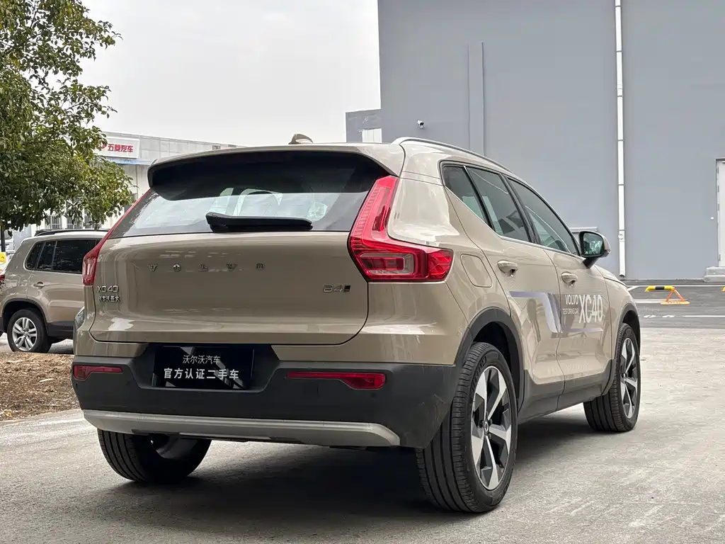 VOLVO XC40