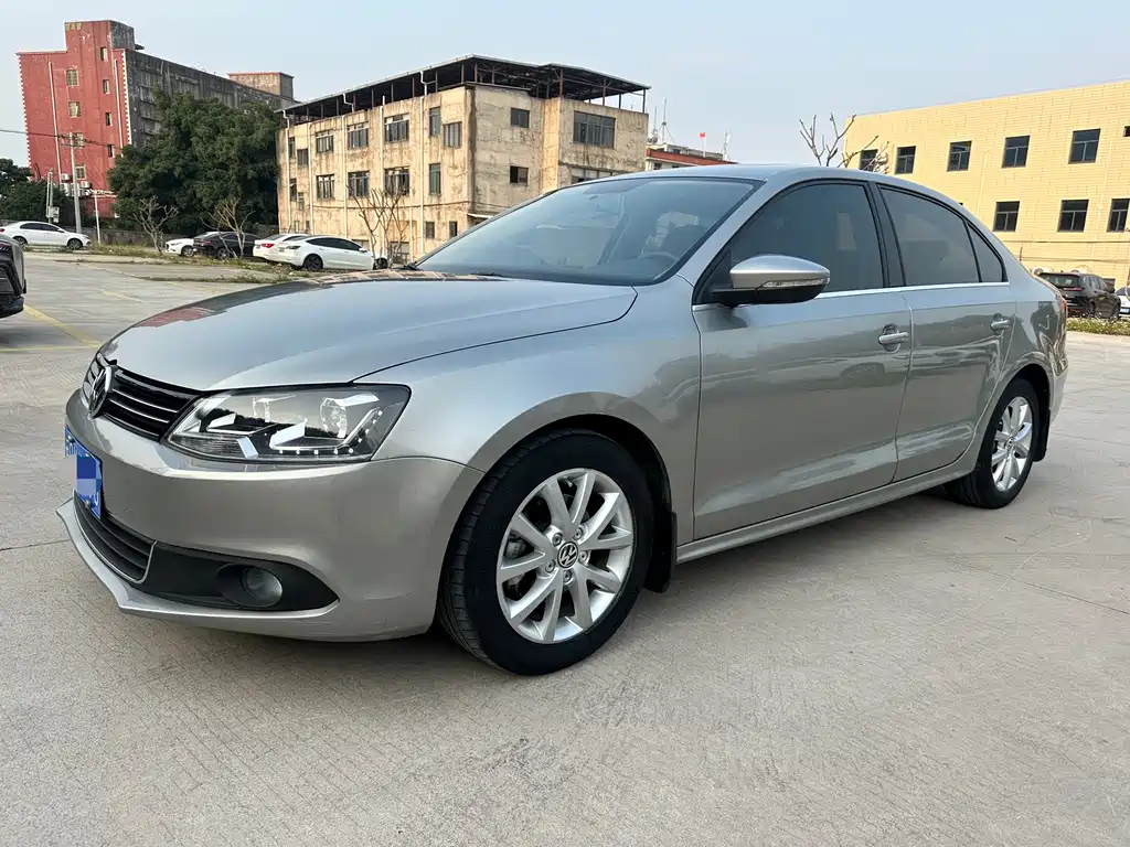 Volkswagen Sagitar 2012