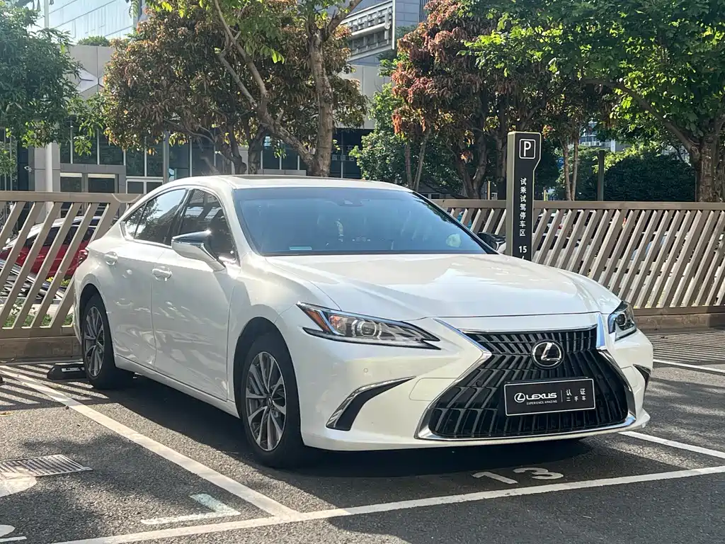 Lexus ES — миниатюра 3