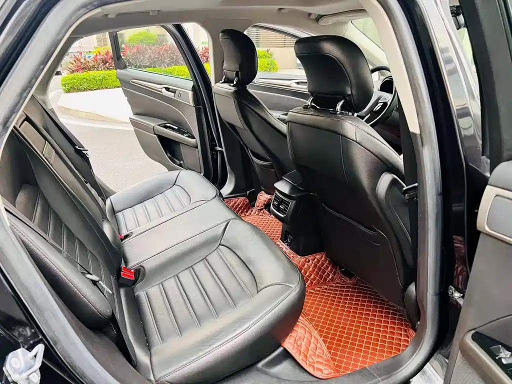 Ford Mondeo — миниатюра 8