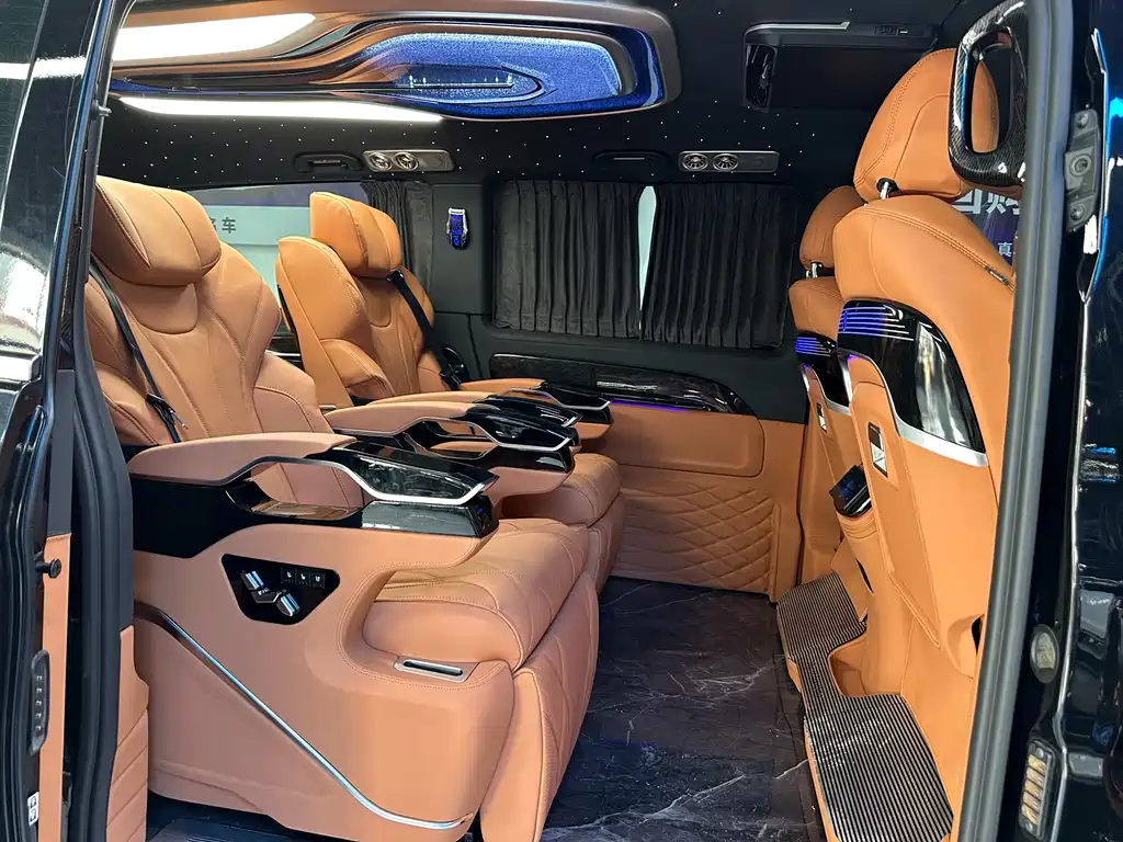 Mercedes-Benz Vito 2021 2.0T Elite 7 мест