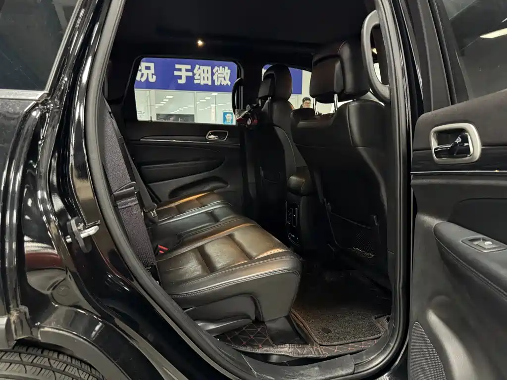 Jeep Grand Cherokee (Import) — миниатюра 20