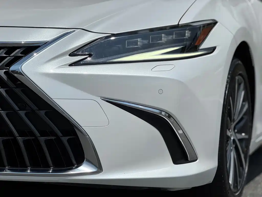 Lexus ES — миниатюра 17