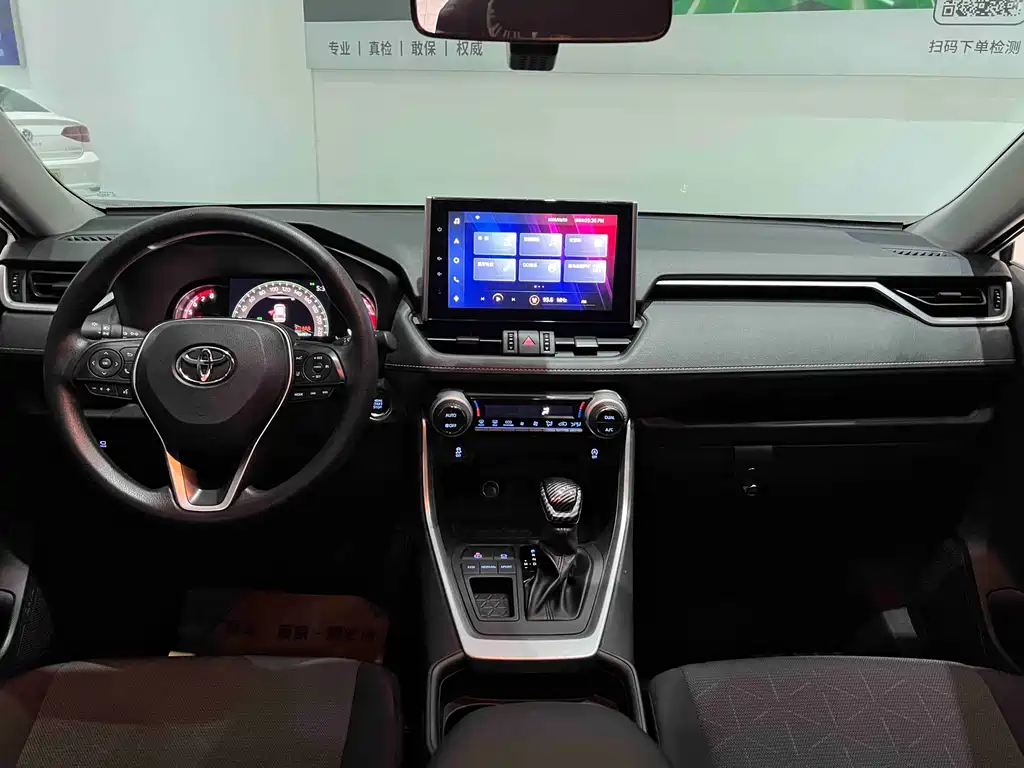 Toyota RAV4 — миниатюра 9