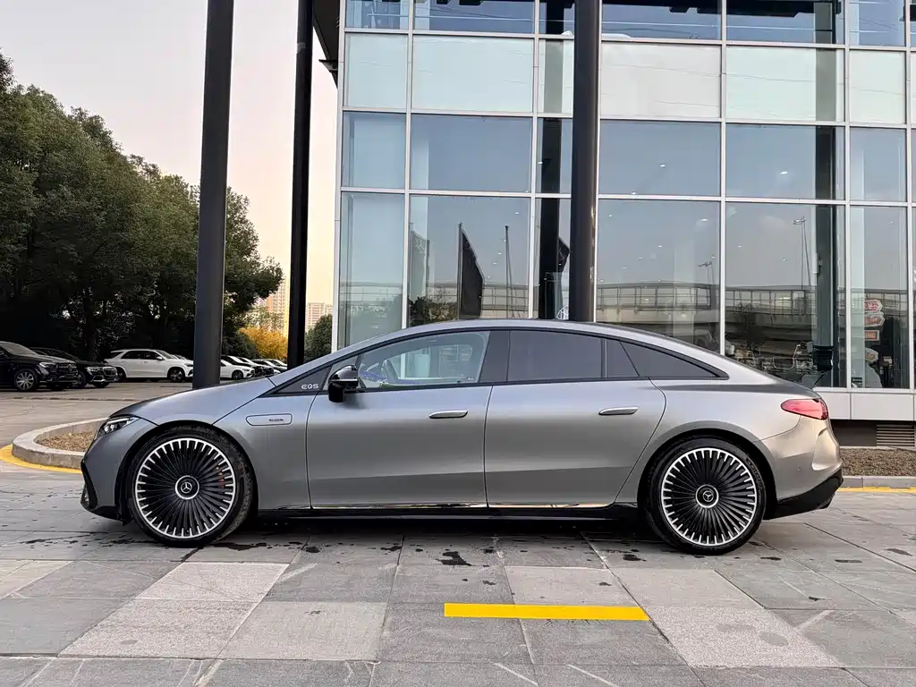 MERCEDES-BENZ EQS AMG