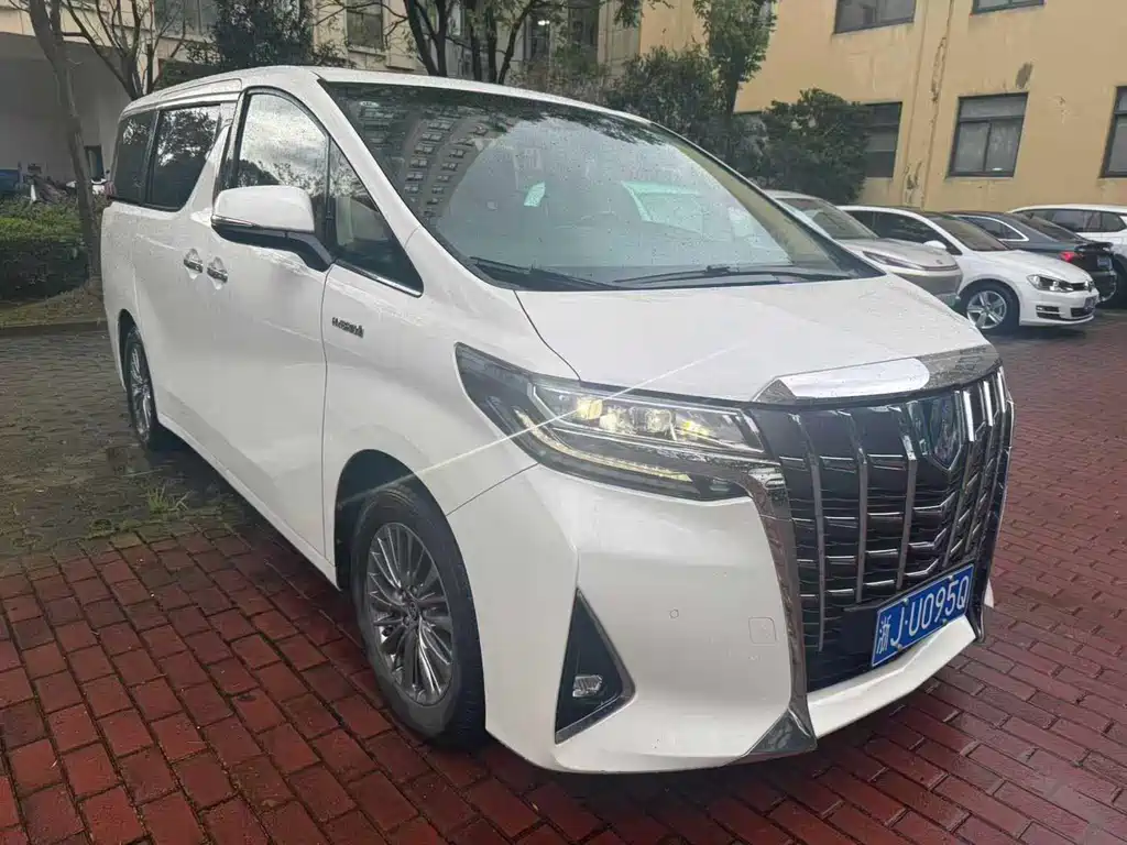 Toyota Alphard — миниатюра 3