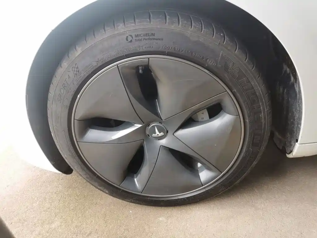 Tesla Model 3 — миниатюра 23