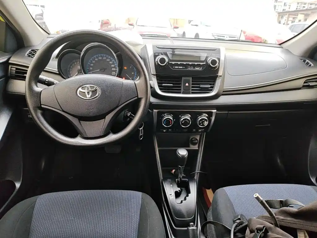 Toyota Yaris L — миниатюра 10