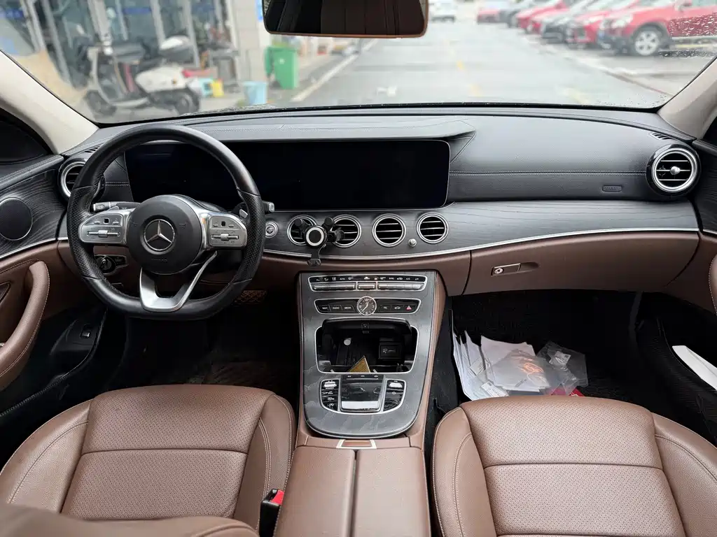 Mercedes-Benz E-Class — миниатюра 8