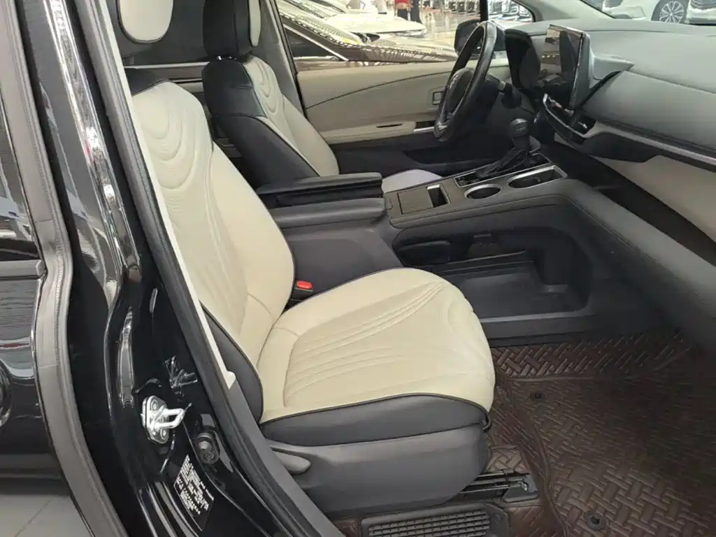 Toyota Sienna — миниатюра 25