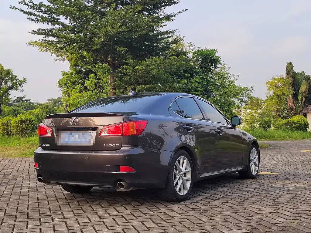 Lexus IS — миниатюра 2