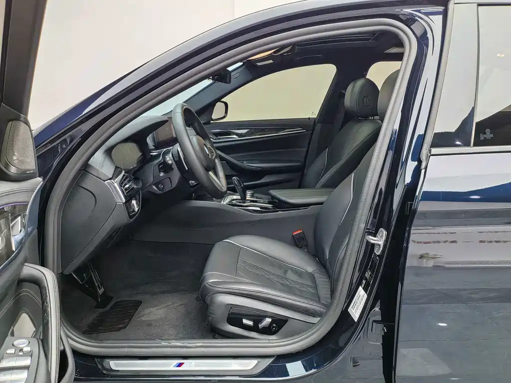 BMW 5 Series — миниатюра 14