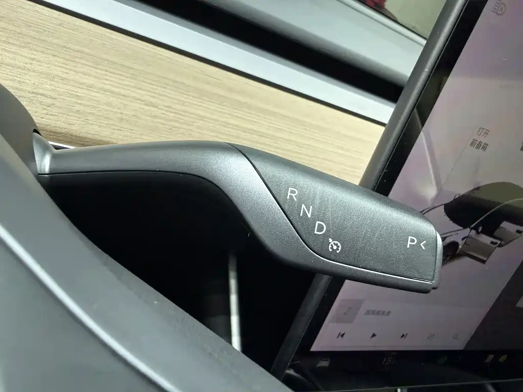 Tesla Model 3 — миниатюра 12