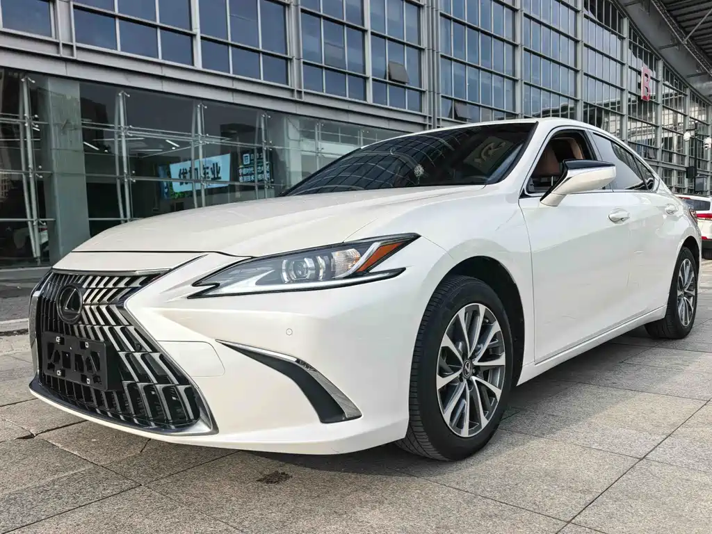 Купить Lexus ES
