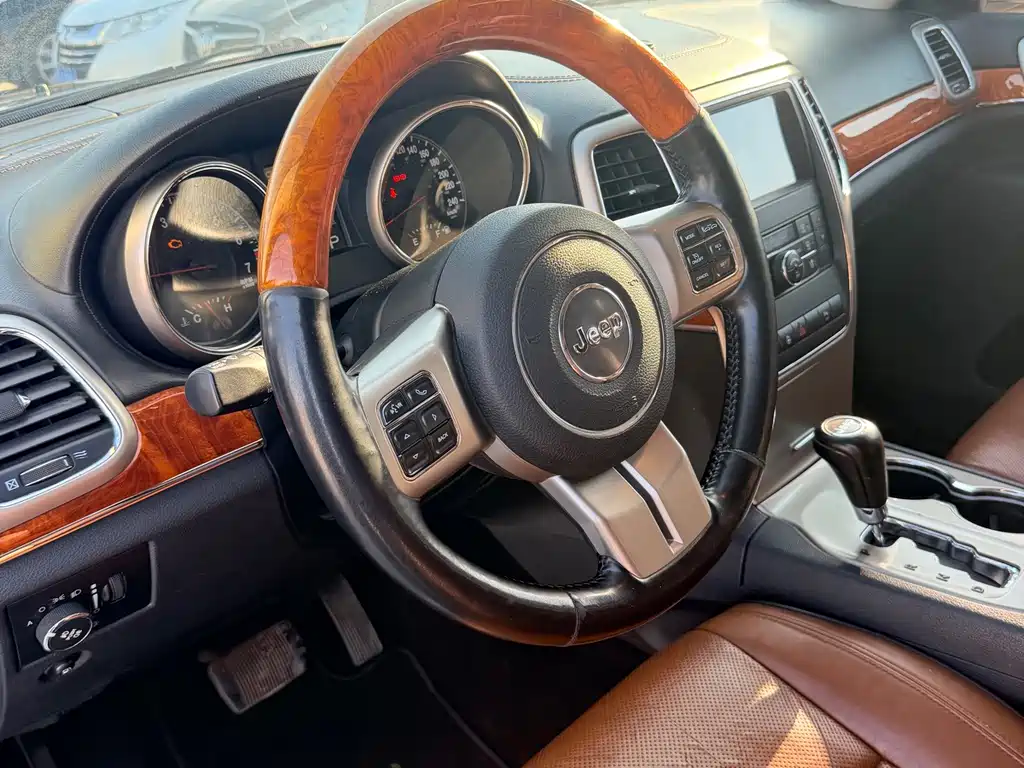 Jeep Grand Cherokee (Import) — миниатюра 9
