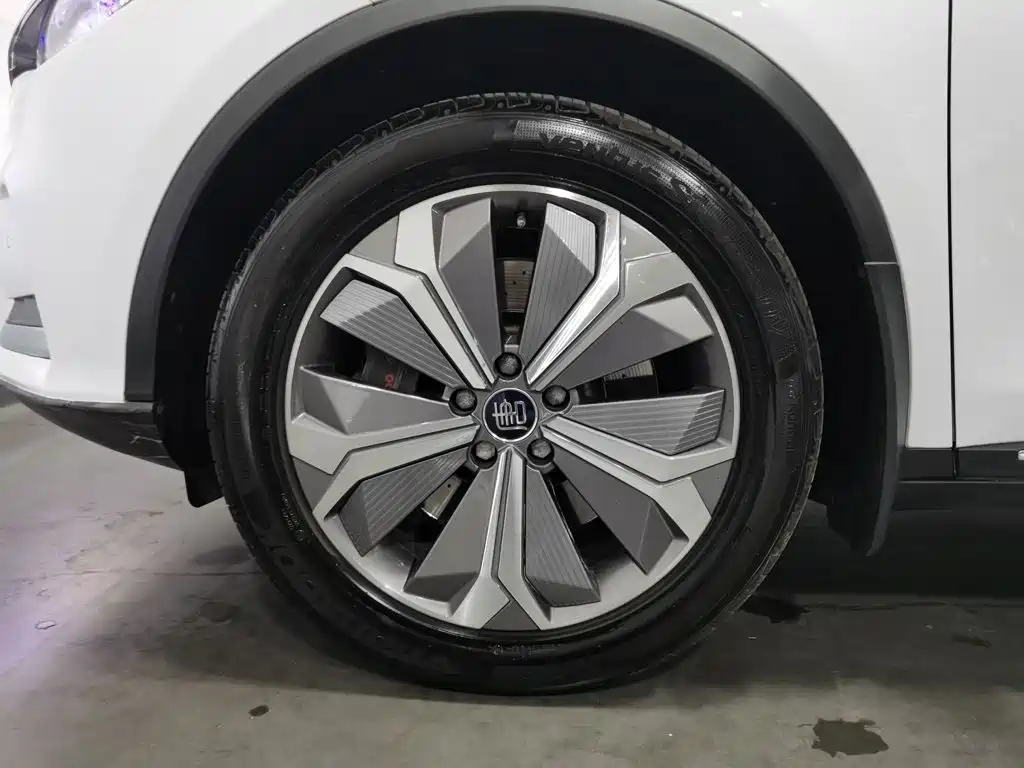 BYD Tang New Energy — миниатюра 17