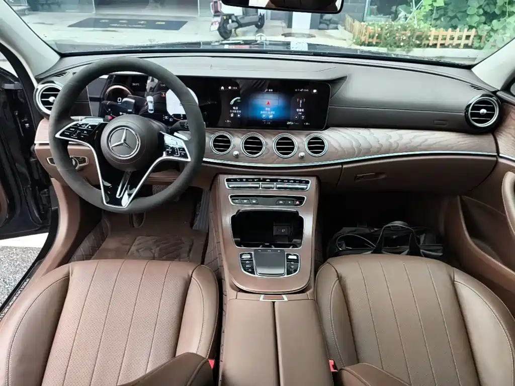 Mercedes-Benz E-Class — миниатюра 10