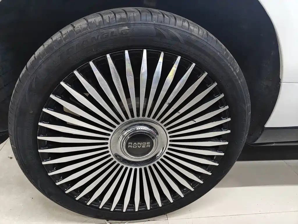 Land Rover Range Rover — миниатюра 5