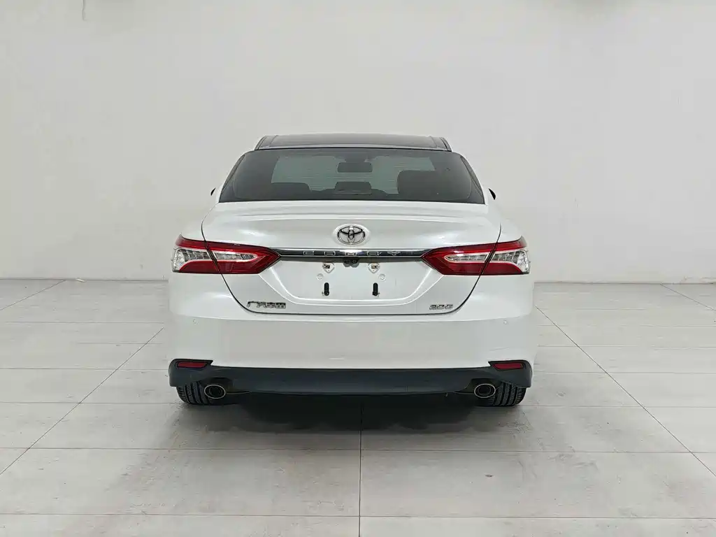 Toyota Camry — миниатюра 5